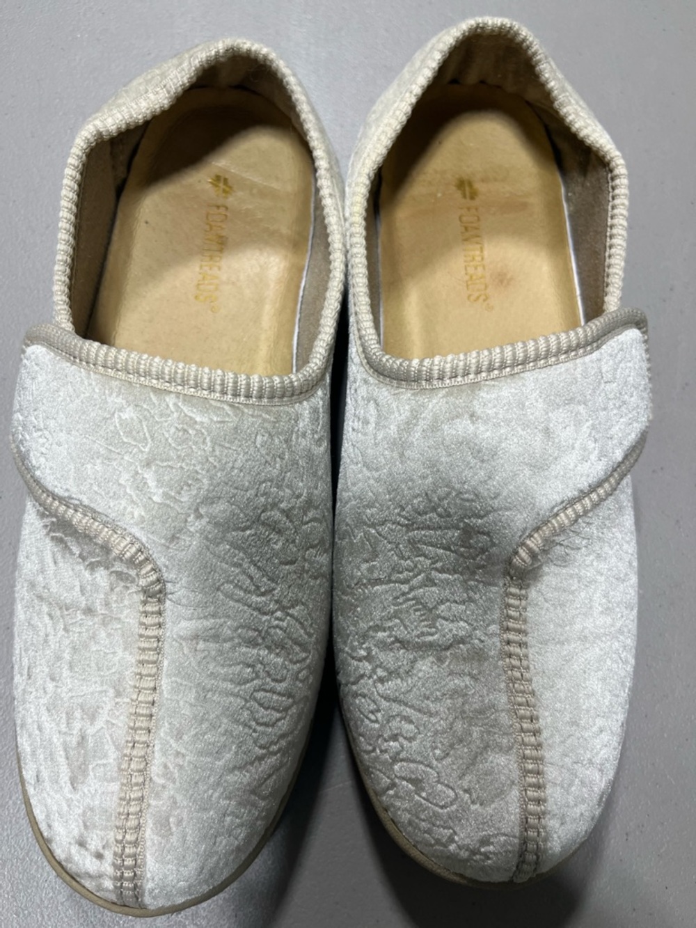 Foamtreads Women's Velvet Slip-On Slippers in Light Silver